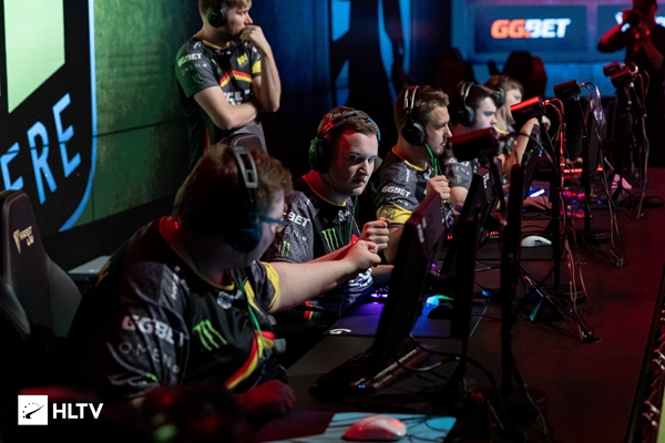 加上社交媒 加上社交媒